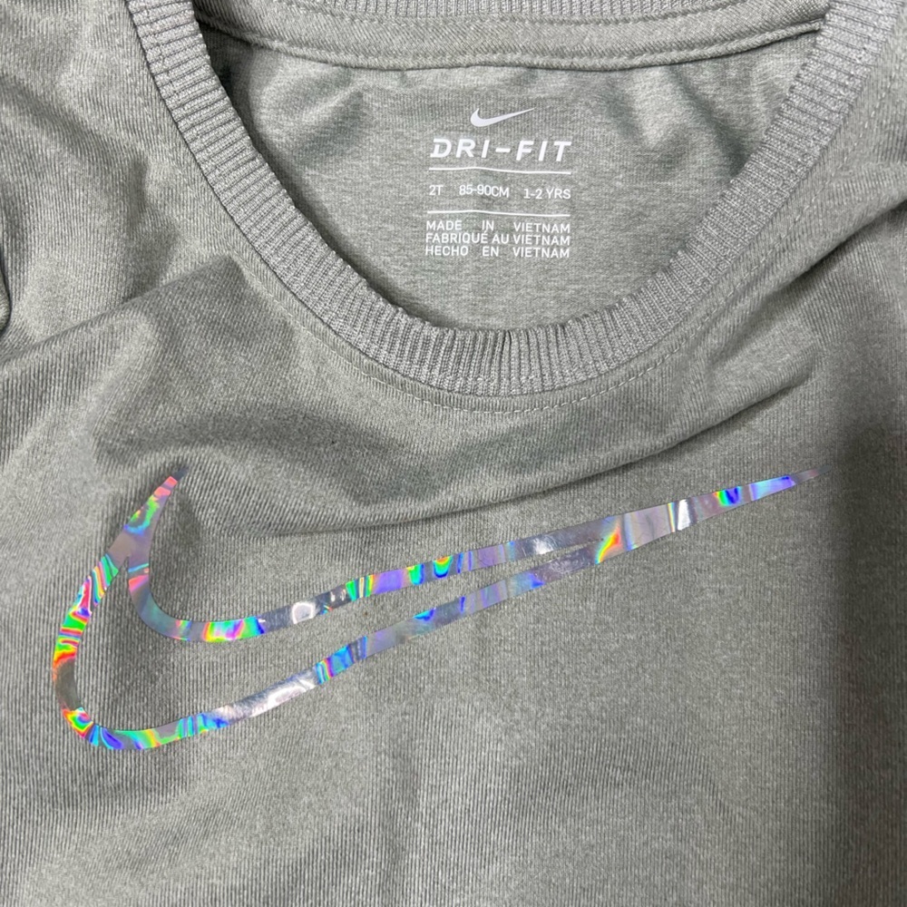 2T Nike Tops - Picture 2 of 4